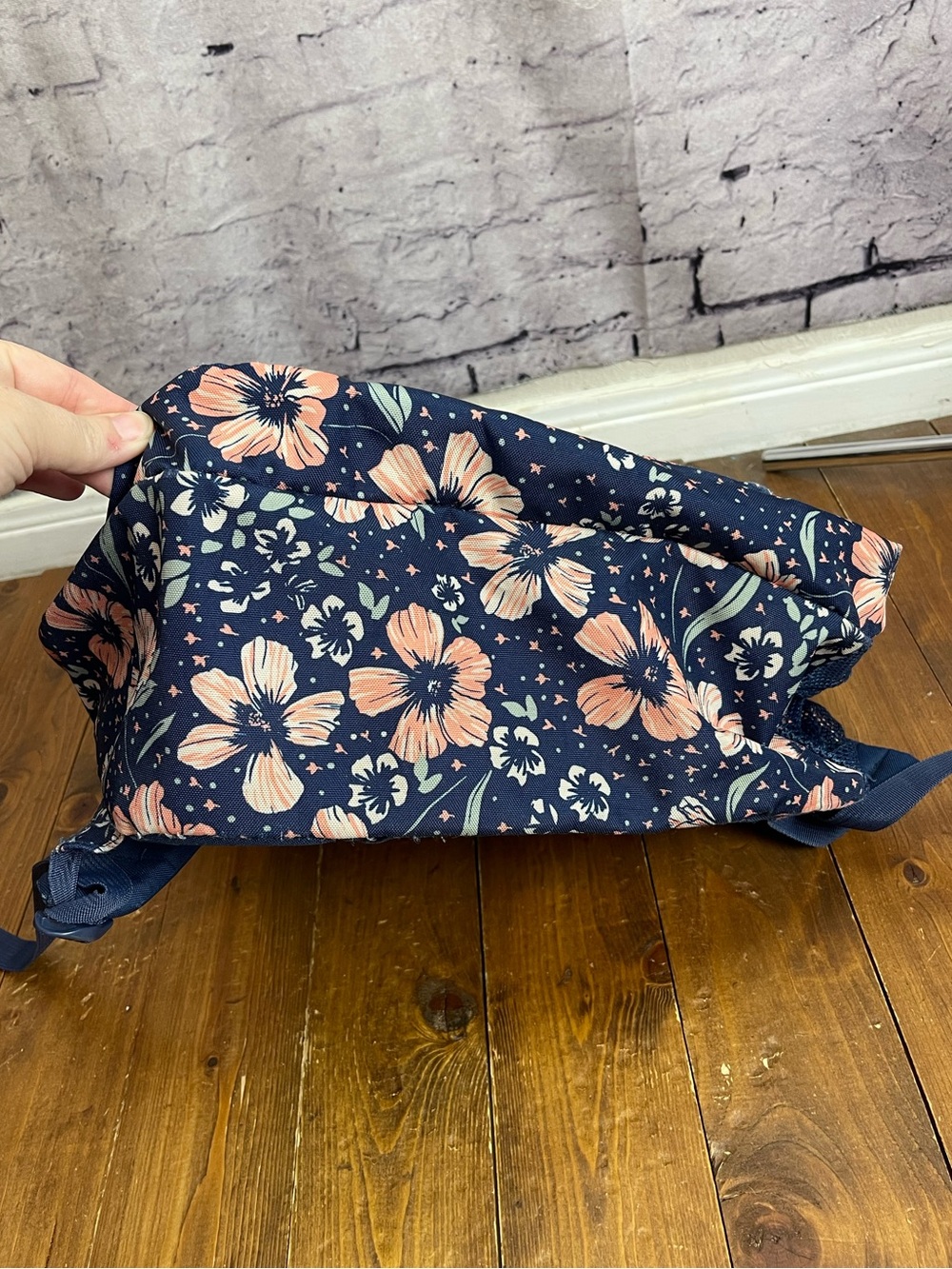 Jansport regular size back pack navy with flowers
Big student - Picture 4 of 7